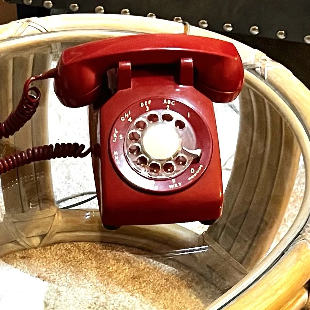 VTG Western Bell 500,Clear Rotary-Dial Telephone, Red Finish,Retrofitted Cord - Picture 4 of 11